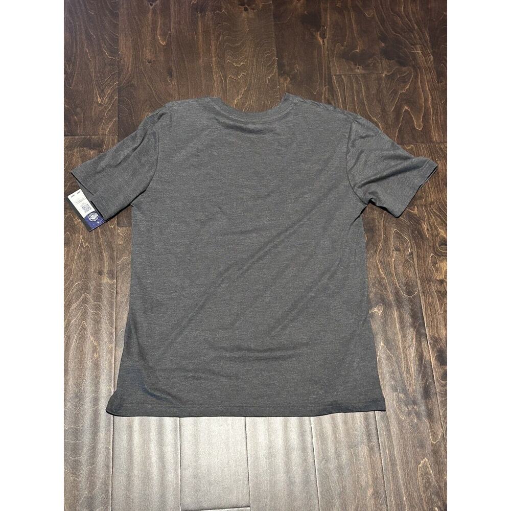 NWT Captivating Wisconsin Badgers Gray Genuine College Product Large TShirt NCAA - Picture 2 of 11